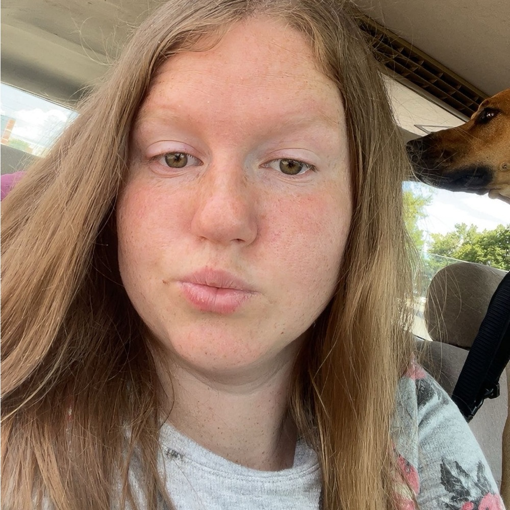 Meet your Posher, Cait